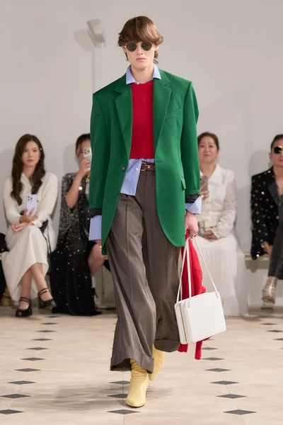 Look 28